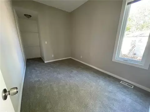 Bedroom - 1002 N 9th St, Saint Joseph, MO 64501 photo 4 of 4