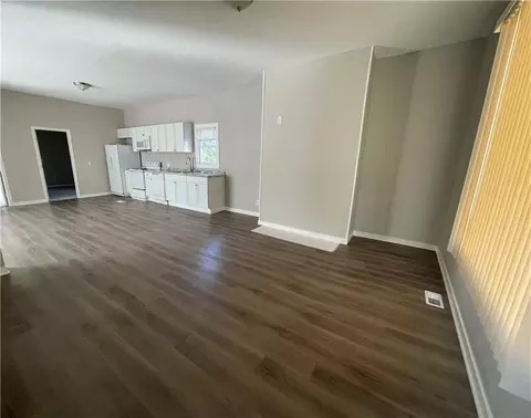 Living - 1002 N 9th St, Saint Joseph, MO 64501 photo 3 of 4