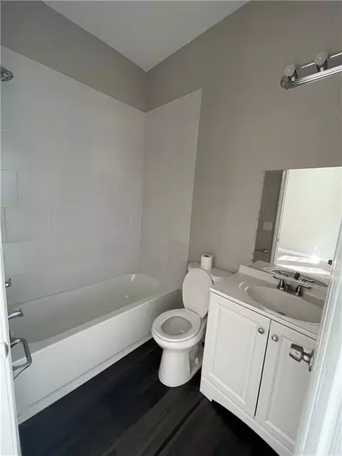 Bath - 1002 N 9th St, Saint Joseph, MO 64501 photo 2 of 3