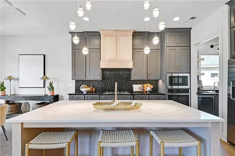22097 W 93rd Ter, Lenexa, KS 66220