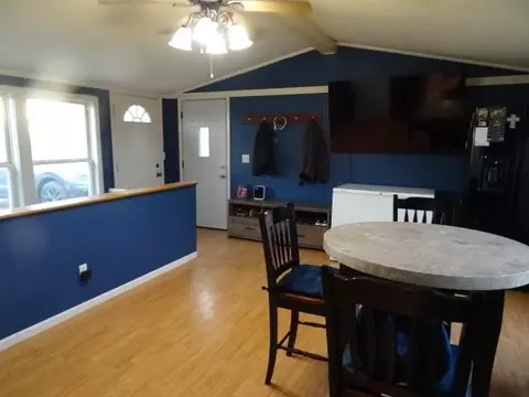 Entry Way - 14769 NE State Route E Hwy, Adrian, MO 64720 photo 4 of 7