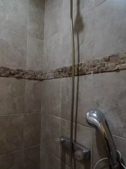 Bath - 14769 NE State Route E Hwy, Adrian, MO 64720 photo 6 of 10