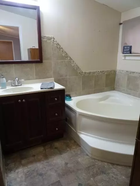 Bath - 14769 NE State Route E Hwy, Adrian, MO 64720 photo 2 of 10