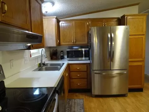 Kitchen - 14769 NE State Route E Hwy, Adrian, MO 64720 photo 5 of 7