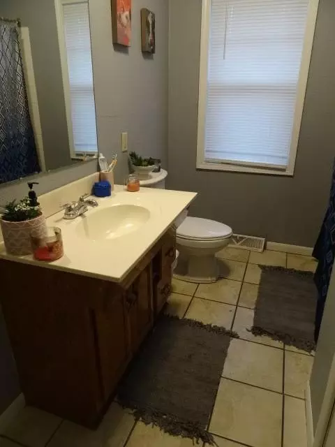 Bath - 14769 NE State Route E Hwy, Adrian, MO 64720 photo 10 of 10