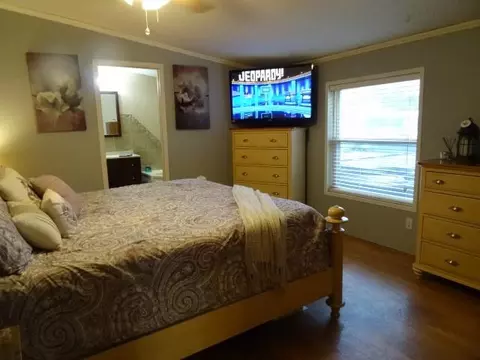 Bedroom - 14769 NE State Route E Hwy, Adrian, MO 64720 photo 2 of 9