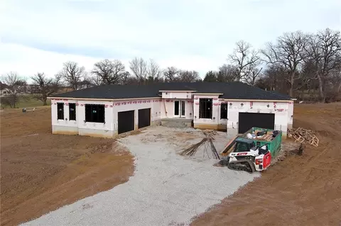 Exterior - 32200 E Outer Belt Rd, Lees Summit, MO 64086 photo 9 of 10