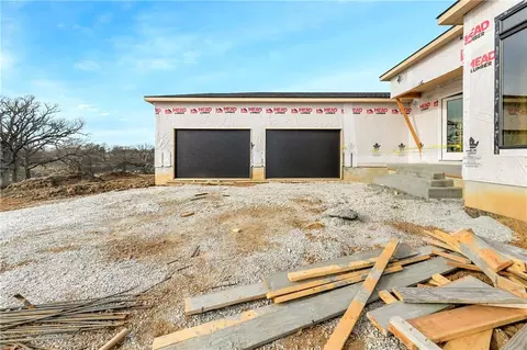 Exterior - 32200 E Outer Belt Rd, Lees Summit, MO 64086 photo 7 of 10