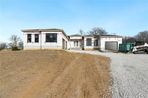 Exterior - 32200 E Outer Belt Rd, Lees Summit, MO 64086 photo 2 of 10