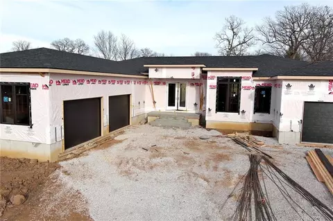 Exterior - 32200 E Outer Belt Rd, Lees Summit, MO 64086 photo 8 of 10