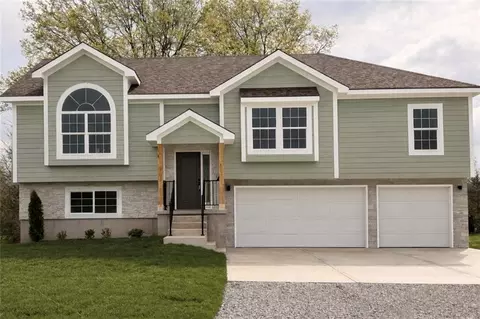 319 NE 51 Rd, Warrensburg, MO 64093