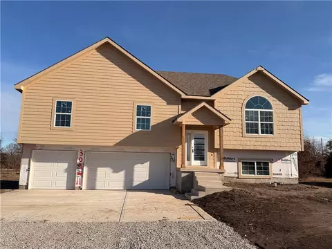 309 NE 51 Rd, Warrensburg, MO 64093