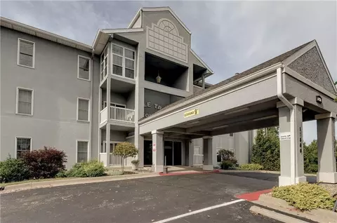 17800 E Bolger Rd #147, Independence, MO 64055