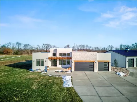 6320 NE 164th St, Smithville, MO 64089