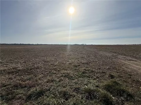 E Stockade Road, Nevada, MO 64772
