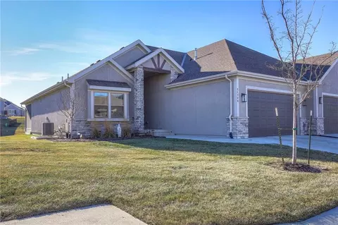 21739 W 116th Ter, Olathe, KS 66061