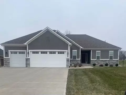 4802 Corinth Dr, Saint Joseph, MO 64506