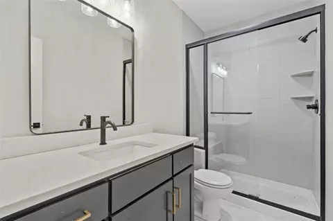 Bath - 2303 SW Serena Pl, Lees Summit, MO 64082 photo 4 of 4