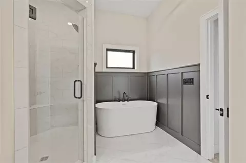 Bath - 2303 SW Serena Pl, Lees Summit, MO 64082 photo 3 of 4