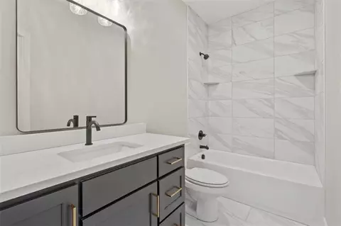 Bath - 2303 SW Serena Pl, Lees Summit, MO 64082 photo 1 of 4