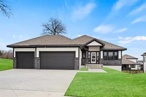 3222 SW Enoch St, Lees Summit, MO 64082