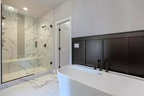 Bath - 3222 SW Enoch St, Lees Summit, MO 64082 photo 2 of 5