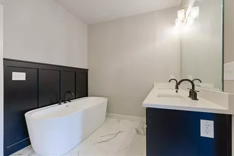 Bath - 3222 SW Enoch St, Lees Summit, MO 64082 photo 3 of 5