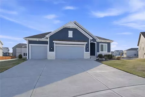 4420 SW Tanzanite Cir, Lees Summit, MO 64082