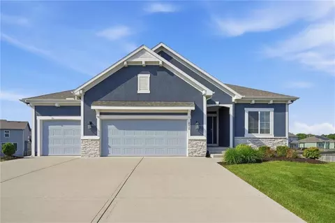 4420 SW Tanzanite Cir, Lees Summit, MO 64082