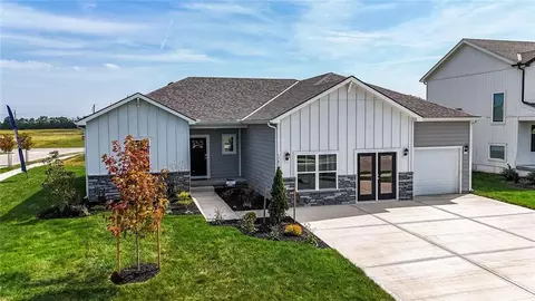 17807 Green Rd, Gardner, KS 66030