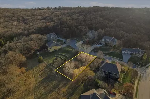 1828 Edgewood Ct, Leavenworth, KS 66048