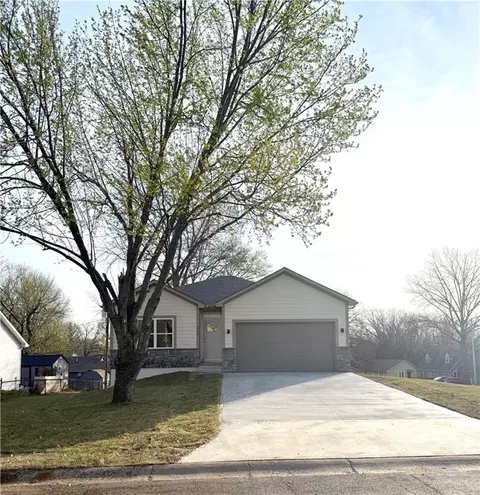 1705 Johnston St, Liberty, MO 64068