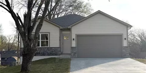 1705 Johnston St, Liberty, MO 64068