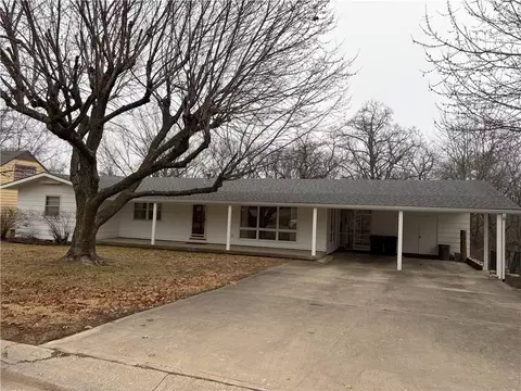 707 Laurel Dr, Warrensburg, MO 64093