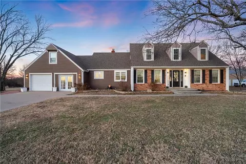 1700 Cedar Ridge Rd, Parsons, KS 67357