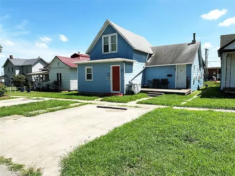 124 W 3rd Ave, Garnett, KS 66032