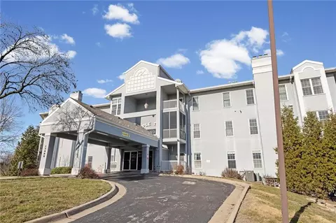 17800 E Bolger Rd #101, Independence, MO 64055