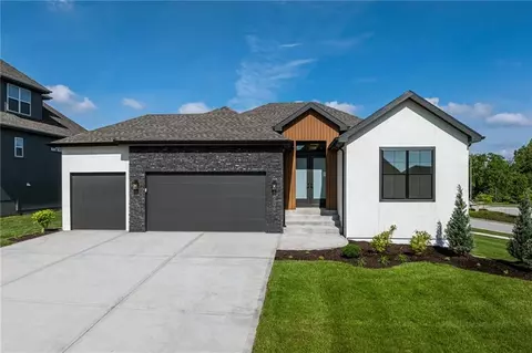 16506 S Loiret St, Olathe, KS 66062