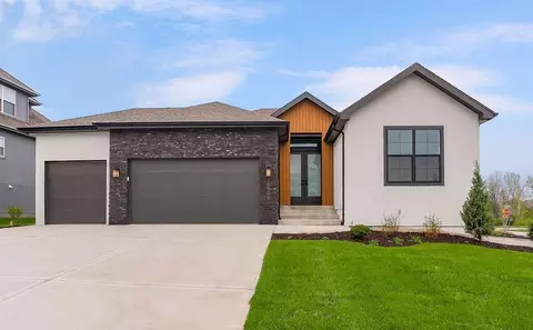 16506 S Loiret St, Olathe, KS 66062