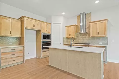 1565 Grayhawk Dr, Basehor, KS 66007