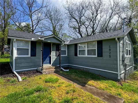 5825 Manchester Dr, Kansas City, MO 64129