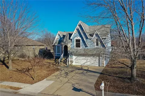 2407 S Harding St, Oak Grove, MO 64075