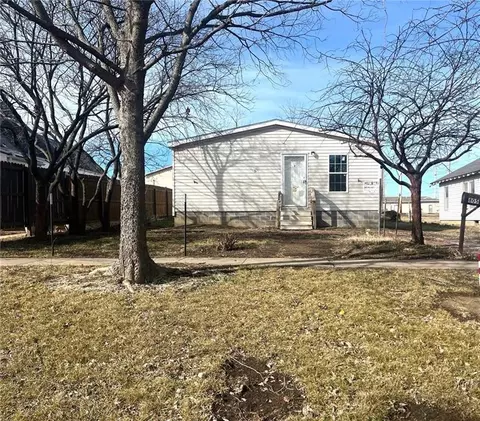 805 N 9th St, Independence, KS 67301