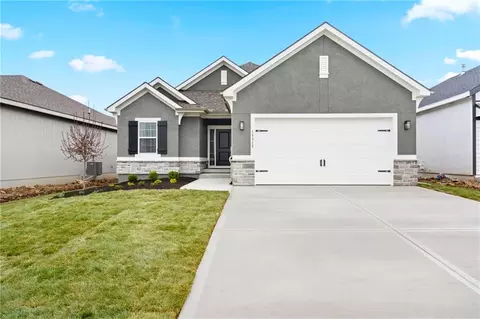 15301 W 173rd Ter, Olathe, KS 66062
