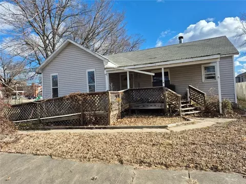 214 N Walnut St, Eureka, KS 67045