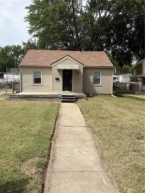 230 S Huttig Ave, Independence, MO 64053