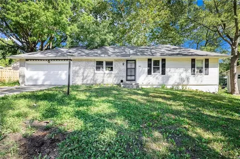 801 N Redwood Dr, Independence, MO 64056