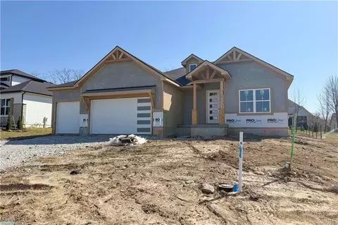 2616 NE Woodland Oak Dr, Lees Summit, MO 64086