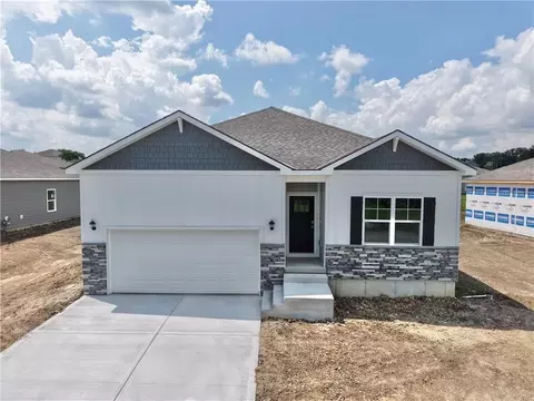 2201 Creek View Ln, Raymore, MO 64083