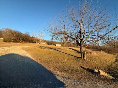 Exterior - 13557 Adobe Rd, Craig, MO 64437 photo 18 of 19